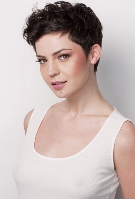 hairstyles-for-short-curly-hair-girls-75_20 Hairstyles for short curly hair girls