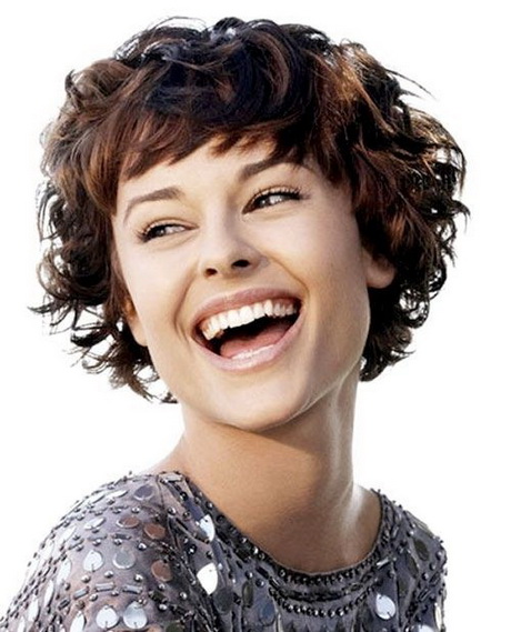 short-hairstyle-for-curly-hair-women-57_17 Short hairstyle for curly hair women