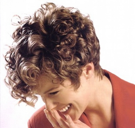 short-hairstyle-for-curly-hair-women-57_9 Short hairstyle for curly hair women