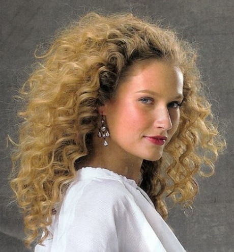 curly-girl-hairstyles-28_5 Curly girl hairstyles