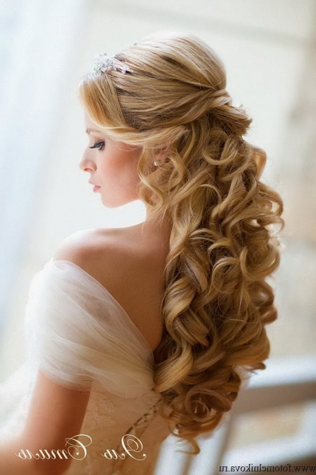 half-up-curly-wedding-hairstyles-89_2 Half up curly wedding hairstyles