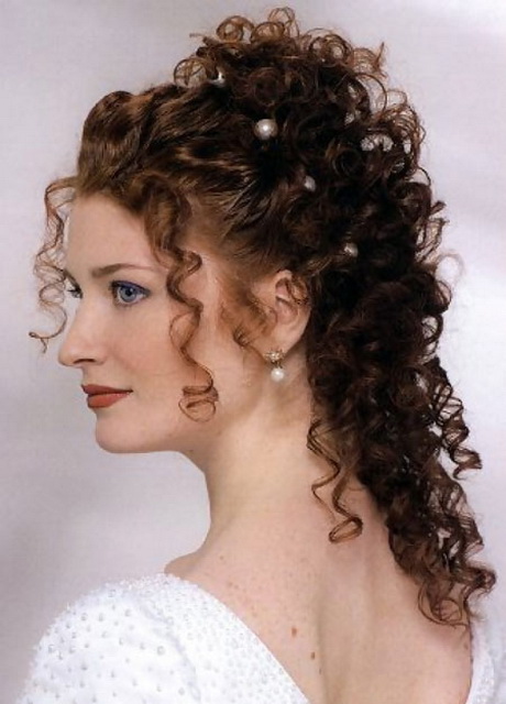 prom-hairstyles-for-naturally-curly-hair-36_8 Prom hairstyles for naturally curly hair