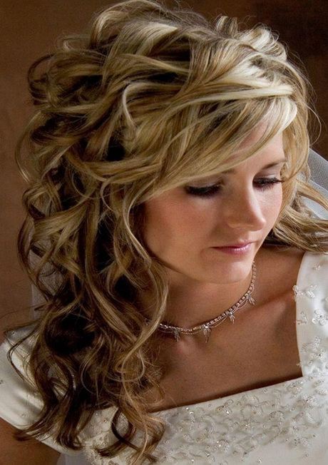 prom-hairstyles-with-curls-12_3 Prom hairstyles with curls