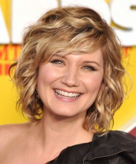 short-curly-layered-hairstyles-61_2 Short curly layered hairstyles