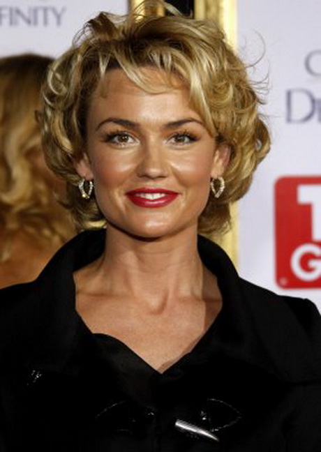 short-layered-curly-hairstyles-95_12 Short layered curly hairstyles