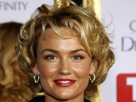 short-layered-curly-hairstyles-95_2 Short layered curly hairstyles