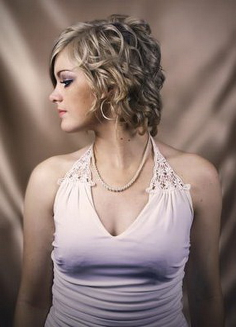 short-medium-curly-hairstyles-97_10 Short medium curly hairstyles