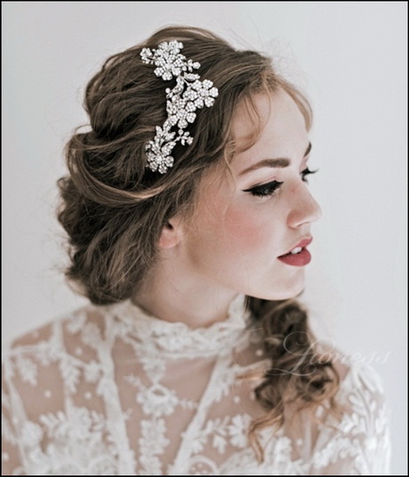 wedding-hairstyles-for-long-hair-with-tiara-54_10 Wedding hairstyles for long hair with tiara