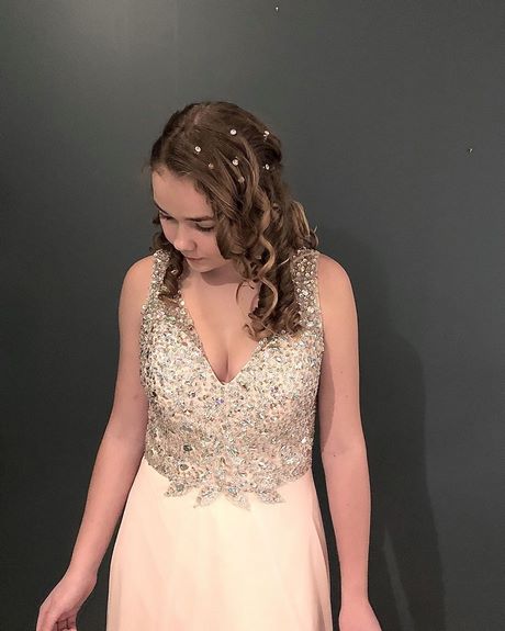 prom-hair-styles-2020-88_12 Prom hair styles 2020