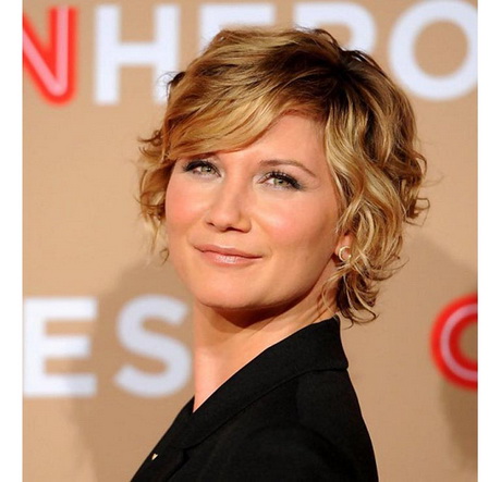 short-hairstyles-for-middle-aged-women-19_12 Short hairstyles for middle aged women