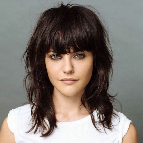 medium-length-haircuts-with-bangs-2018-59_3 Medium length haircuts with bangs 2018