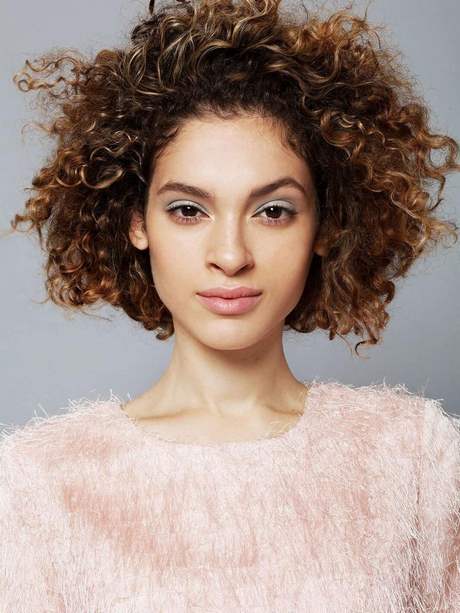 2021-short-curly-hairstyles-74_17 2021 short curly hairstyles