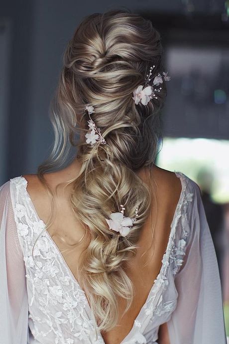 hairstyles-for-brides-2021-52_10 Hairstyles for brides 2021