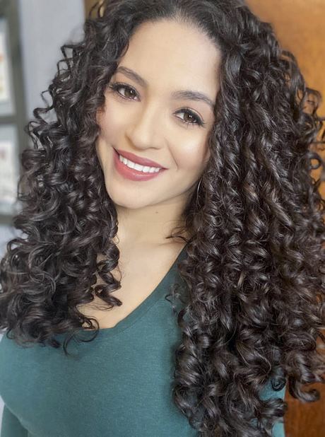 hairstyles-for-curly-hair-2021-20_17 Hairstyles for curly hair 2021