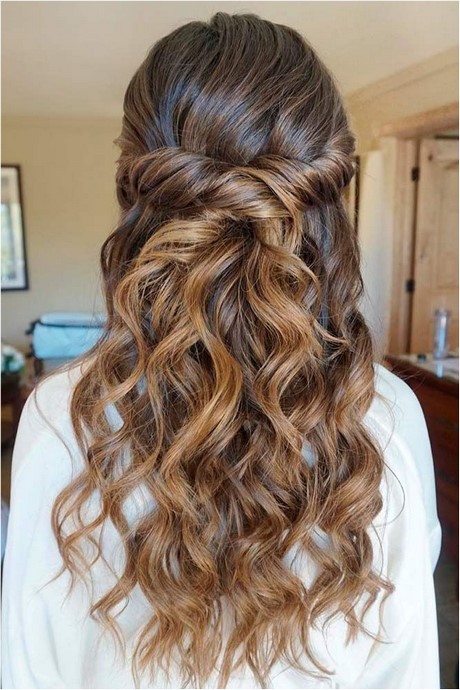 graduation-hairstyles-2019-26_16 Graduation hairstyles 2019