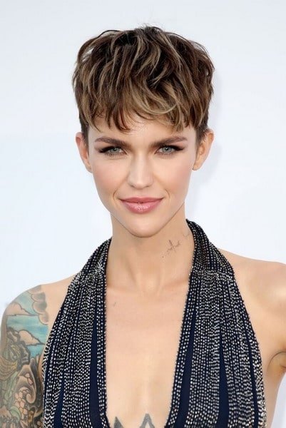 short-hairstyles-for-ladies-2022-18_12 Short hairstyles for ladies 2022