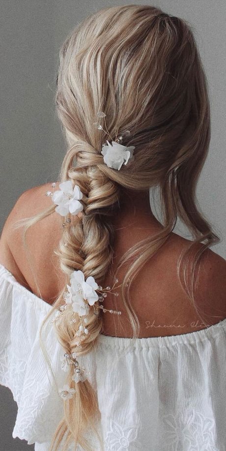 bride-hairstyles-2023-05_7 Bride hairstyles 2023