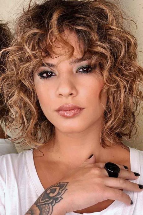 short-curly-hair-with-bangs-2023-55_9 Short curly hair with bangs 2023