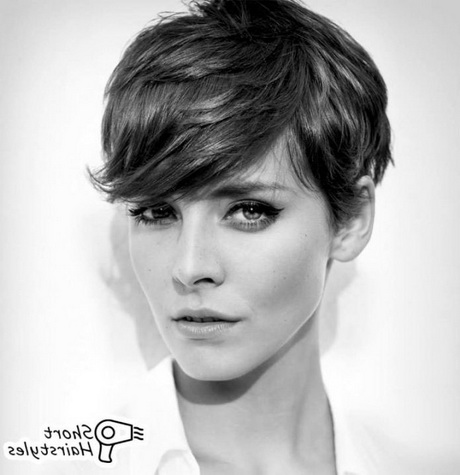 short-hairstyles-for-thick-wavy-hair-76_12 Short hairstyles for thick wavy hair