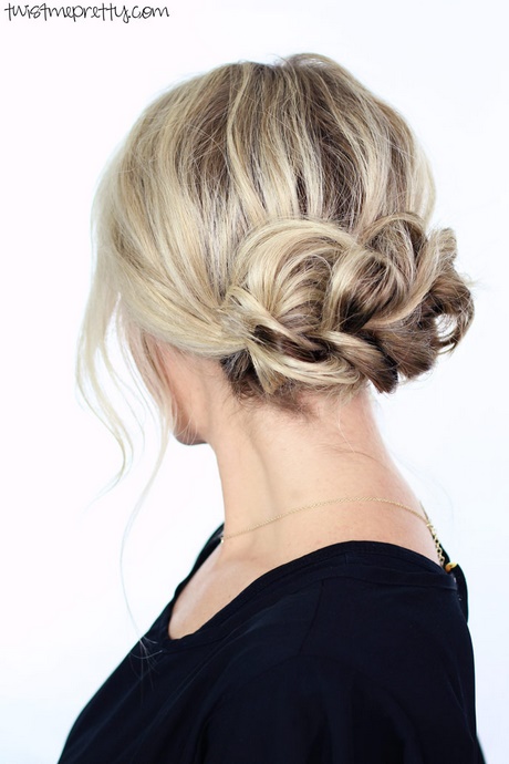 easy-pretty-updos-for-long-hair-13_12 Easy pretty updos for long hair