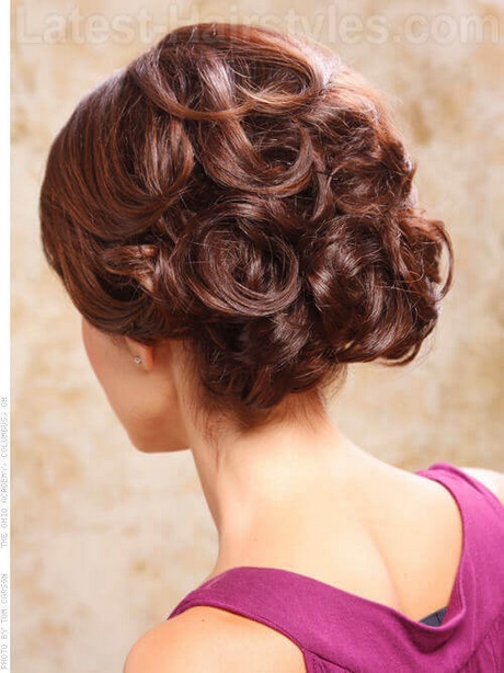 long-hairstyles-updos-easy-55_18 Long hairstyles updos easy