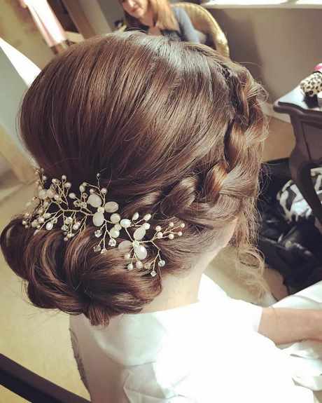 bridesmaid-hairstyles-2020-85_14 Bridesmaid hairstyles 2020