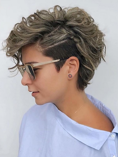 curly-hair-short-haircuts-2020-39_15 Curly hair short haircuts 2020