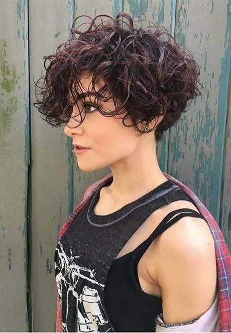 cute-short-curly-haircuts-2020-66_8 Cute short curly haircuts 2020