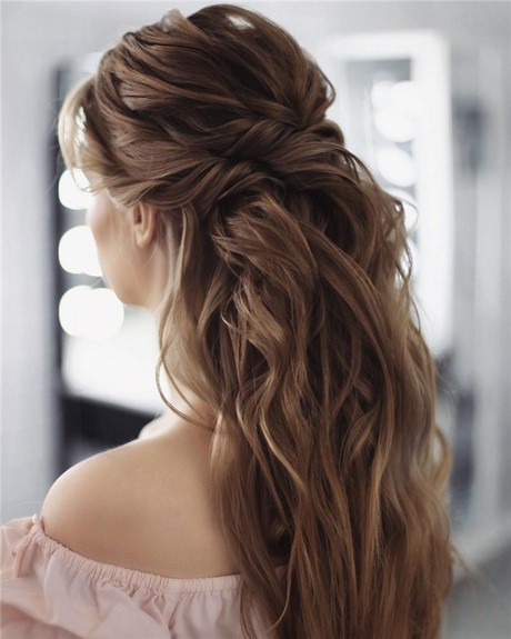 hairstyles-for-long-hair-prom-2020-44_12 Hairstyles for long hair prom 2020