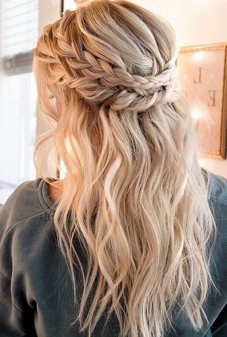 half-up-half-down-hairstyles-2020-71_18 Half up half down hairstyles 2020