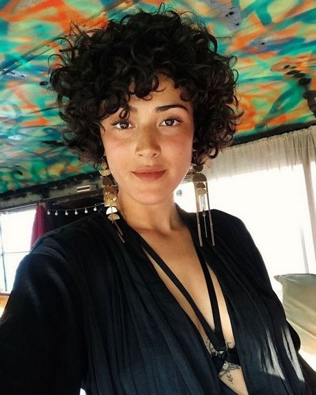 styles-for-short-curly-hair-2020-35_8 Styles for short curly hair 2020