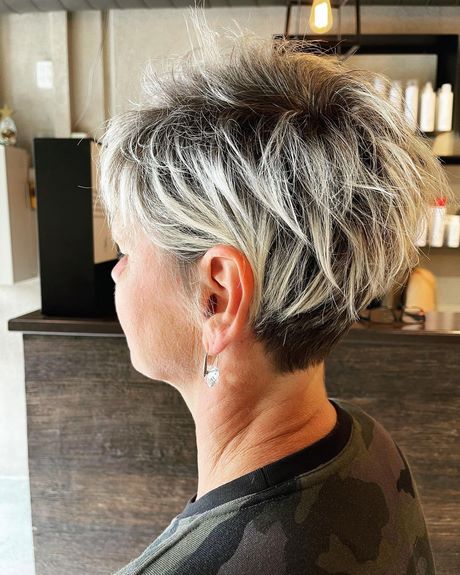 fun-short-haircuts-2021-71_17 Fun short haircuts 2021