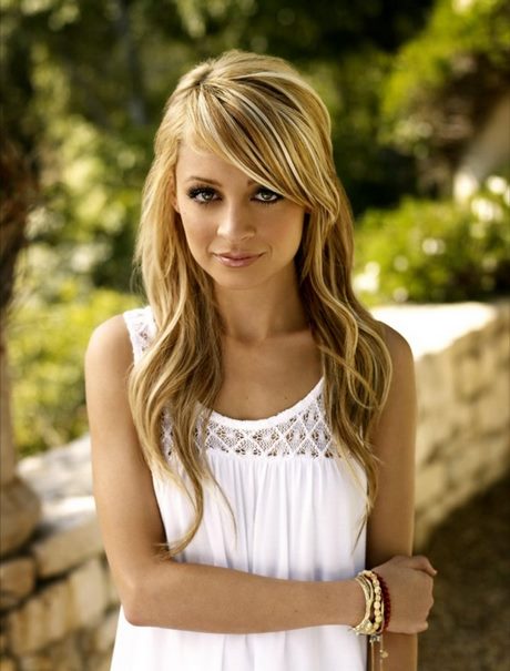 hairstyles-with-side-bangs-2021-10_3 Hairstyles with side bangs 2021