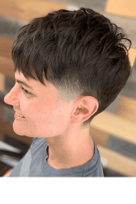 short-haircut-style-for-womens-2021-49 Short haircut style for womens 2021