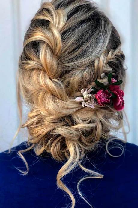 updos-for-long-hair-2021-42_7 Updos for long hair 2021