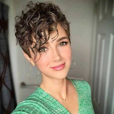 cute-curly-haircuts-for-naturally-curly-hair-33_10 Cute curly haircuts for naturally curly hair