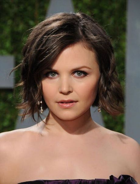 short-hairstyles-for-wavy-hair-and-round-face-67_9 Short hairstyles for wavy hair and round face