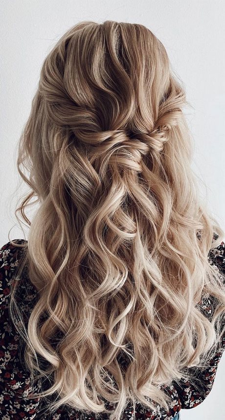 prom-hair-trends-2022-96_14 Prom hair trends 2022