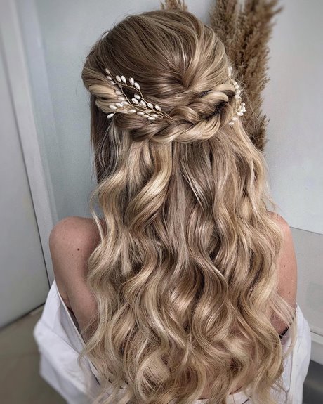 prom-hair-trends-2022-96_9 Prom hair trends 2022