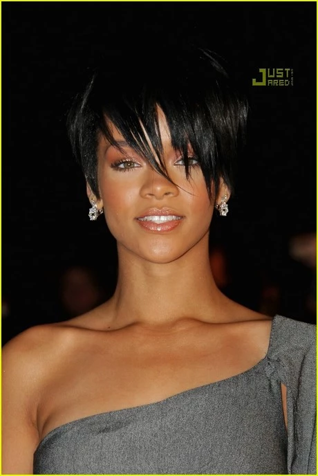 rihanna-short-hair-styles-2023-52_10-3 Rihanna short hair styles 2023