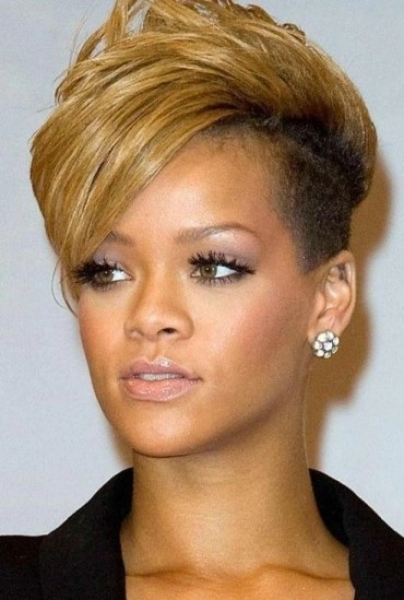 rihanna-short-hair-styles-2023-52_4-11 Rihanna short hair styles 2023