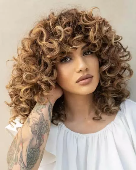 short-haircuts-for-curly-hair-2023-07_9-16 Short haircuts for curly hair 2023