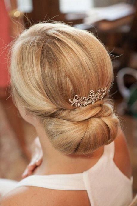 bridesmaid-bun-hairstyles-36_15 Bridesmaid bun hairstyles