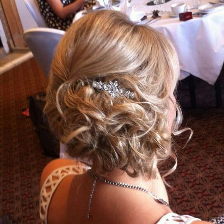 bridesmaid-pin-up-hairstyles-68_6 Bridesmaid pin up hairstyles