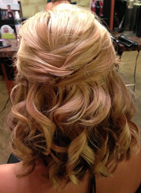 bridesmaid-updos-for-medium-length-hair-46_17 Bridesmaid updos for medium length hair