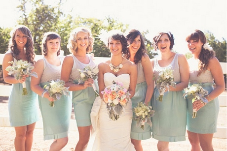 bridesmaids-with-different-hair-styles-95 Bridesmaids with different hair styles