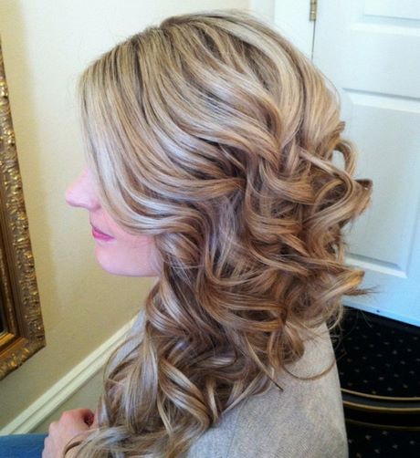 cute-curly-hairstyles-for-homecoming-14_17 Cute curly hairstyles for homecoming