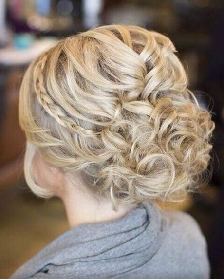 cute-prom-updos-for-long-hair-41_11 Cute prom updos for long hair