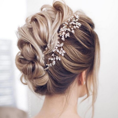 hairstyles-for-bride-on-wedding-day-68_12 Hairstyles for bride on wedding day