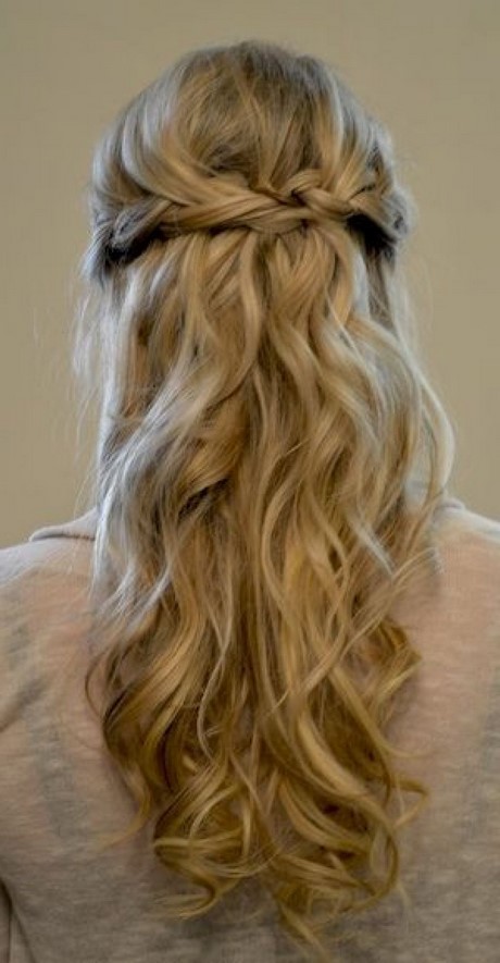 prom-hairstyles-for-long-hair-down-loose-curls-73_13 Prom hairstyles for long hair down loose curls